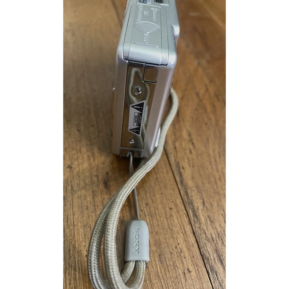Sony Cyber-Shot DSC-W55 Silver 7.2 Mega Pixels Digital Camera Battery & Charger